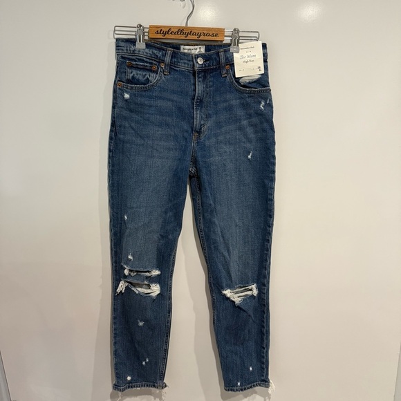NWT Abercrombie & Fitch Ultra High Rise Mom Jean - Picture 9 of 9